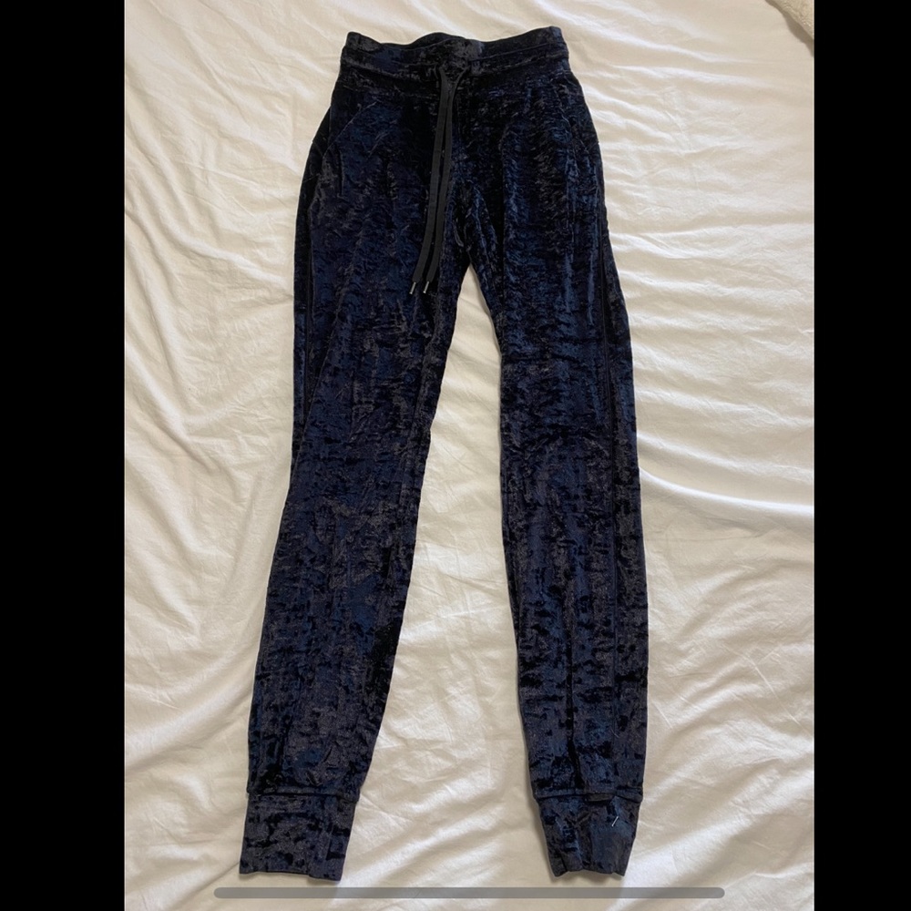 Lululemon Ready to Crush High rise Jogger Crushed Black Velvet